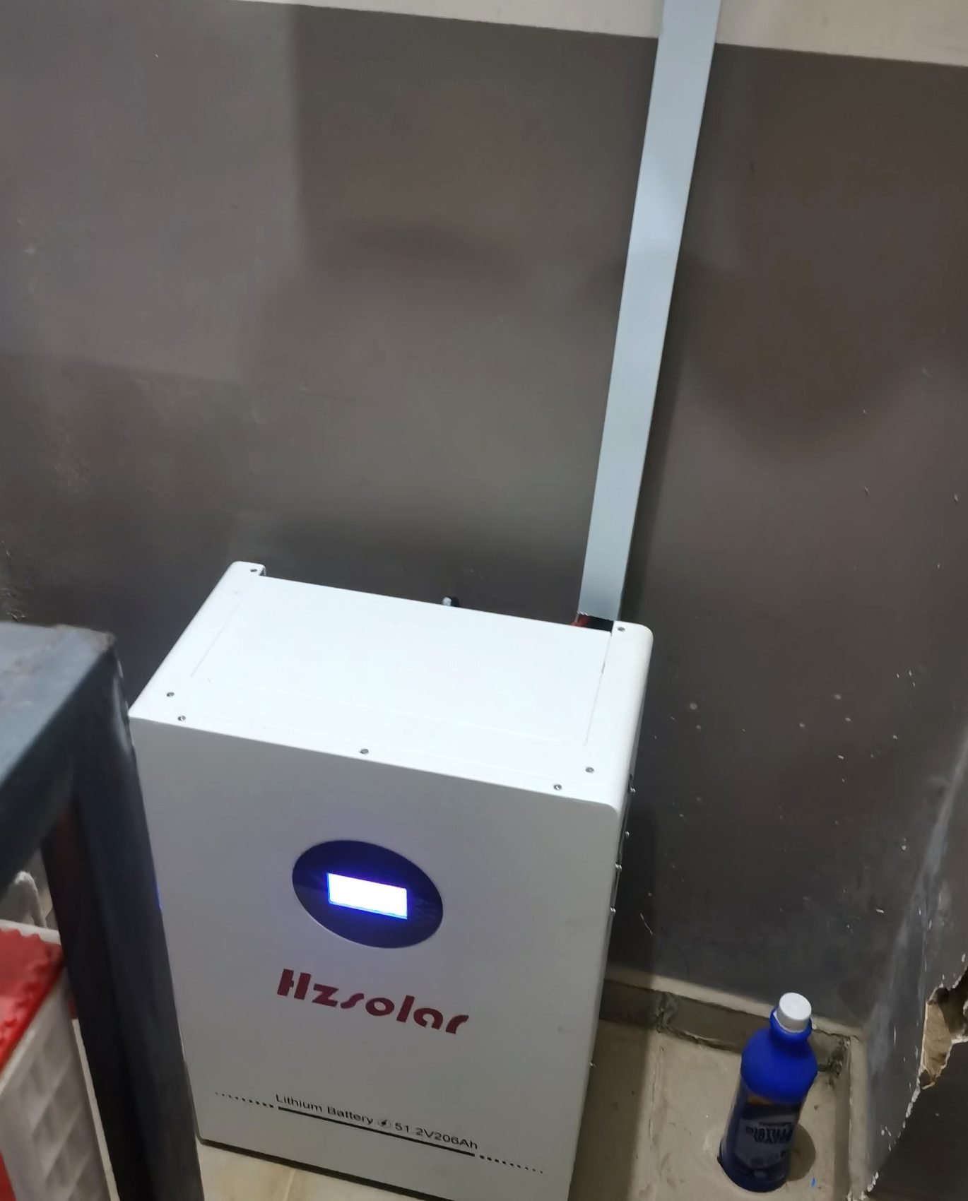 Hzsolar HZS48206 51.2V 206Ah 10kWh LiFePO4 battery installed and powered on